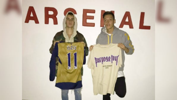 Justin Bieber an Arsenal fan now? Mesut Ozil, Alex Oxlade-Chamberlain give him training ground tour
