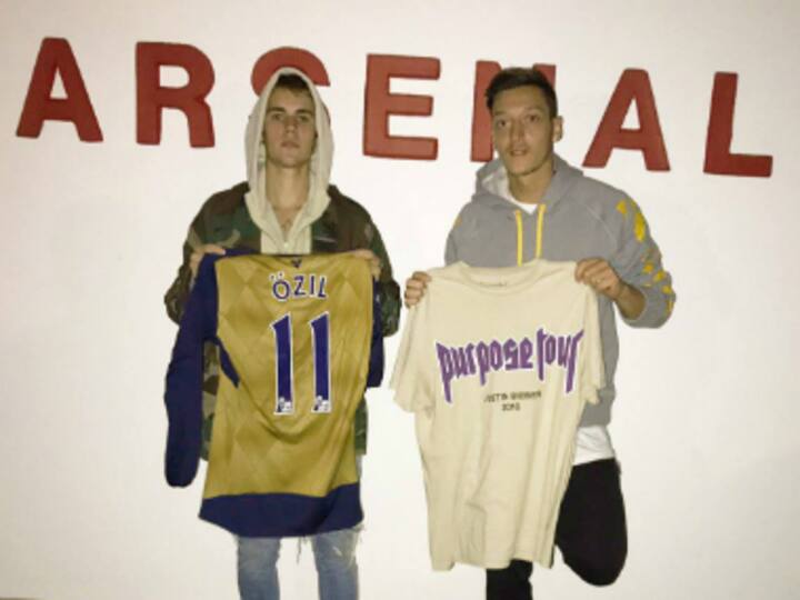 Justin Bieber an Arsenal fan now? Mesut Ozil, Alex Oxlade-Chamberlain give him training ground tour