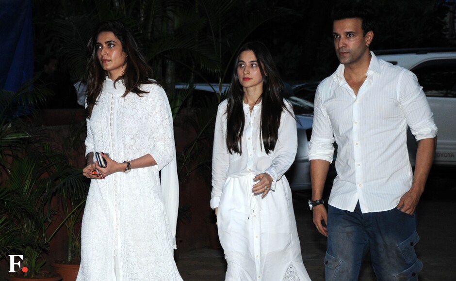 Television actors Karishma Tanna, Sanjeeda Sheikh with husband Aamir Ali were also present to pay their last respects. Sachin Gokhale/Firstpost Television actors Karishma Tanna, Sanjeeda Sheikh with husband Aamir Ali were also present to pay their last respects. Sachin Gokhale/Firstpost