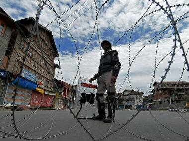 Kashmir unrest: Normal life remains unaffacted in the valley; banks see heavy rush of customers