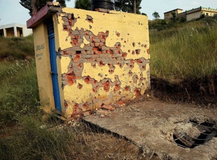 Jammu and Kashmir govt assures help to people displaced due to Pakistani shelling along border Jammu and Kashmir govt assures help to people displaced due to Pakistani shelling along border