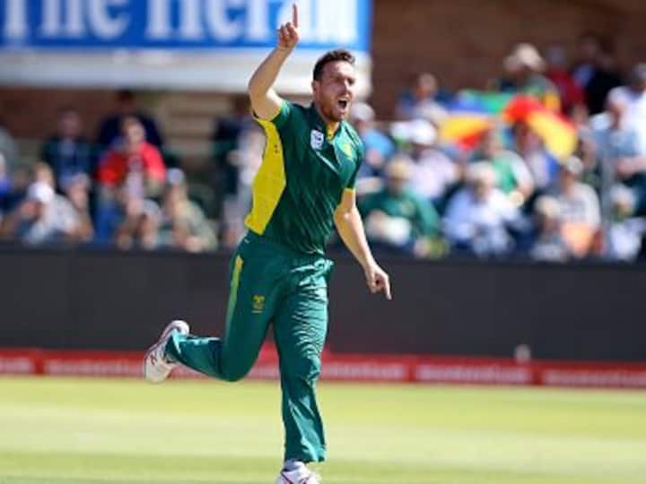 Kyle Abbott, Faf du Plessis shine as South Africa thump Australia to take 4-0 lead
