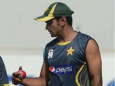 Mohammad Hafeez should give up bowling after ICC's suspension and focus only on batting, advises Pakistan legend Wasim Akram Mohammad Hafeez should give up bowling after ICC's suspension and focus only on batting, advises Pakistan legend Wasim Akram