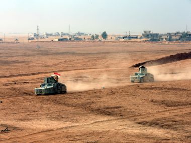 Wave of strikes as Islamic State puts up tough defence of Mosul Wave of strikes as Islamic State puts up tough defence of Mosul