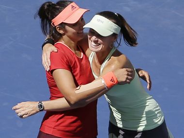 WTA Finals: Sania Mirza-Martina Hingis win on comeback, enter semi-finals WTA Finals: Sania Mirza-Martina Hingis win on comeback, enter semi-finals