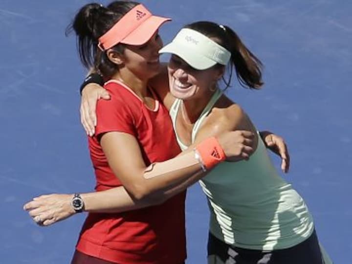 WTA Finals: Sania Mirza-Martina Hingis win on comeback, enter semi-finals