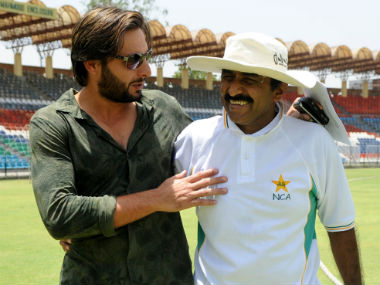 Javed Miandad offered job of mentoring Shahid Afridi-led Peshawar Zalmi in PSL 2016 Javed Miandad offered job of mentoring Shahid Afridi-led Peshawar Zalmi in PSL 2016