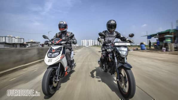 Comparo: Aprilia SR150 vs Suzuki Gixxer