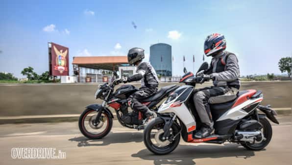 Image gallery: Aprilia SR150 vs Suzuki Gixxer