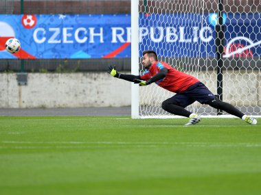 Sparta Prague players pass sexist comments on referee, told to train with women’s team Sparta Prague players pass sexist comments on referee, told to train with women’s team