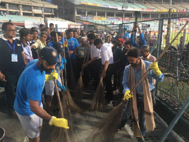 PM Narendra Modi praises Virat Kohli and co for Swacch Bharat drive at Eden Gardens PM Narendra Modi praises Virat Kohli and co for Swacch Bharat drive at Eden Gardens