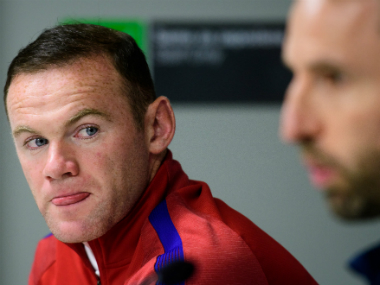 Wayne Rooney deserves reverence, not boos, says former captain Bryan Robson Wayne Rooney deserves reverence, not boos, says former captain Bryan Robson