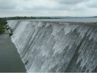 Overflowing dam in Beed. Twitter @punkajamunde