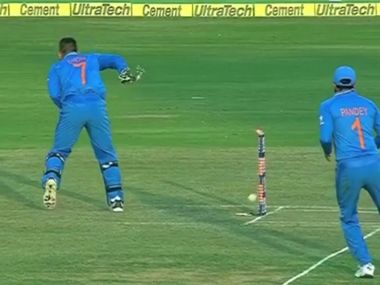 India vs New Zealand: When MS Dhoni stumped social media with an incredible 'blind' run-out India vs New Zealand: When MS Dhoni stumped social media with an incredible 'blind' run-out