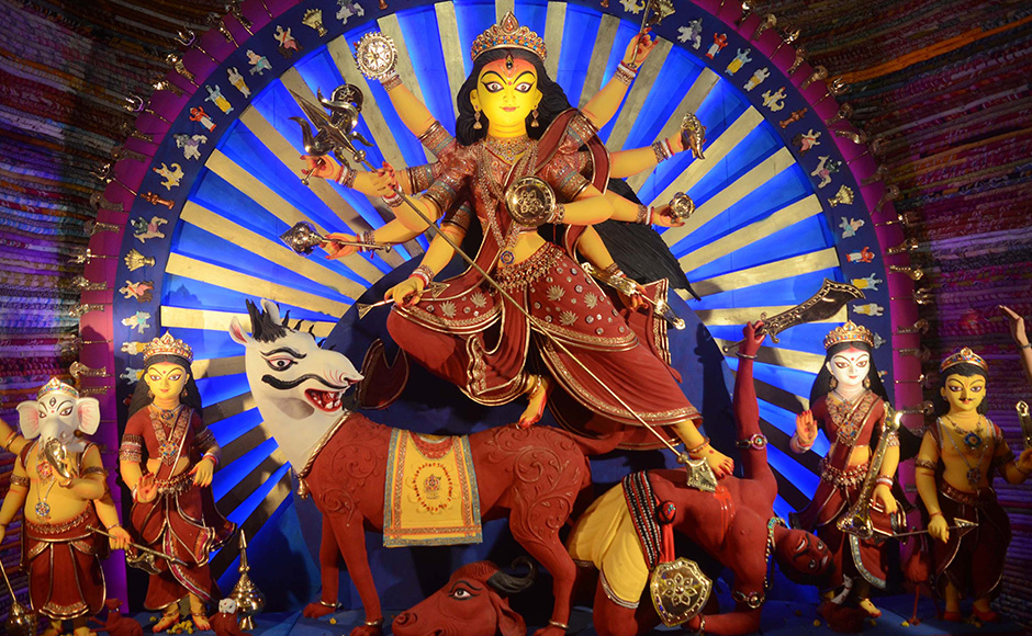 Shubho Mahalaya 2019: With a week left for Bengal's annual festival, devotees observe auspicious day to welcome Goddess Durga Shubho Mahalaya 2019: With a week left for Bengal's annual festival, devotees observe auspicious day to welcome Goddess Durga