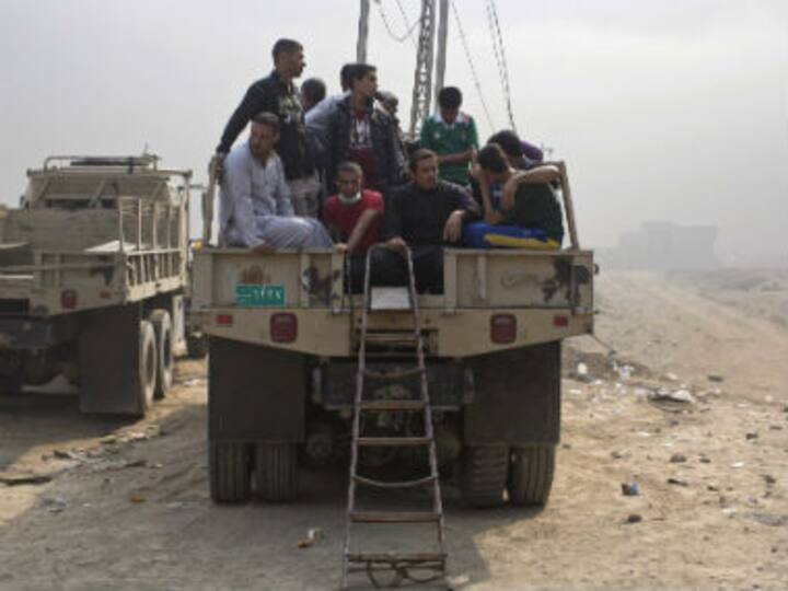 Islamic State militants drive people into Mosul, use them as human shields