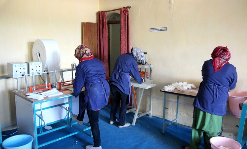 making sanitary napkins at WEC, Leh. Image courtesy: Sanjeev Nayyar