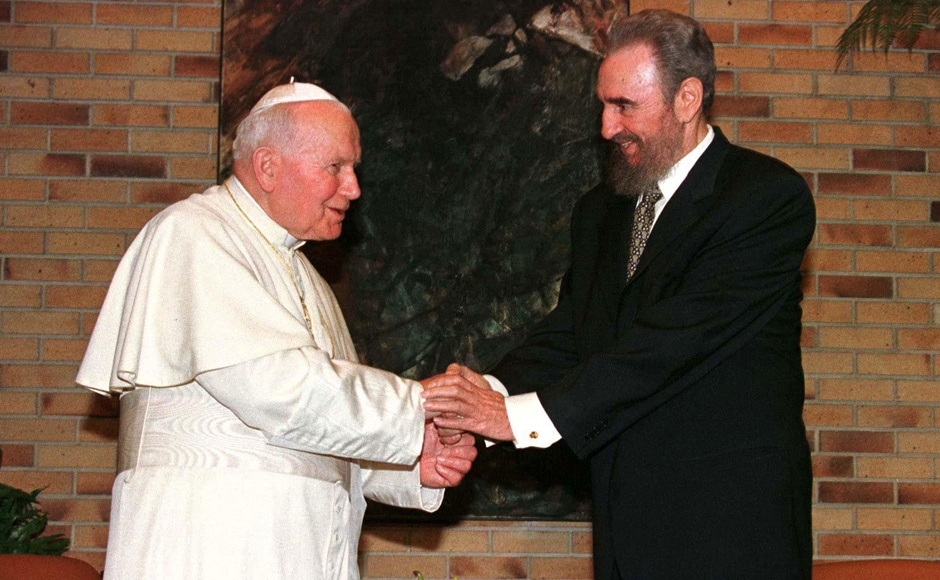 This file photo taken on 21 January, 1998 shows Pope John Paul II (L) greeted by Cuban President Fidel Castro at the Palace of the Revolution in Havana just prior to their private talks. (Photo: Reuters/AP) This file photo taken on 21 January, 1998 shows Pope John Paul II (L) greeted by Cuban President Fidel Castro at the Palace of the Revolution in Havana just prior to their private talks. (Photo: Reuters/AP)