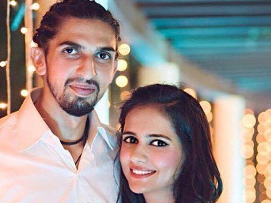 Ishant Sharma, fiancée Pratima Singh spotted at Ganga 'aarti', with just weeks to wedding Ishant Sharma, fiancée Pratima Singh spotted at Ganga 'aarti', with just weeks to wedding