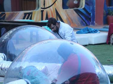 Bigg Boss 10, Episode 43,28th November 2016: VJ Bani loses the task to Priyanka Jagga Bigg Boss 10, Episode 43,28th November 2016: VJ Bani loses the task to Priyanka Jagga