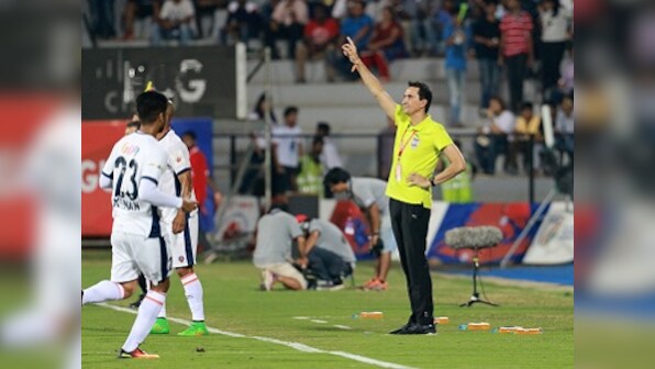 ISL 2016: Won't be easy to make it to play-offs, admits Alexandre Guimares after derby defeat