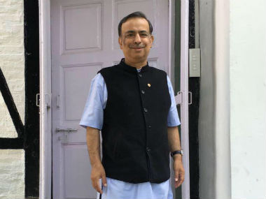 Kashmir: Advisor to CM Mehbooba Mufti, Amitabh Mattoo resigns Kashmir: Advisor to CM Mehbooba Mufti, Amitabh Mattoo resigns