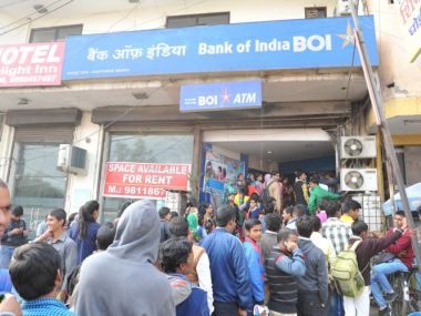 Salary day amid note ban: Banks start rationing to combat cash crunch; pressure to escalate Salary day amid note ban: Banks start rationing to combat cash crunch; pressure to escalate