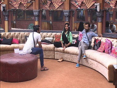 Bigg Boss 10 Episode 33, 18 November 2016: Manu, Manveer sent to jail; Captain Rohan and Lopa get into a massive fight Bigg Boss 10 Episode 33, 18 November 2016: Manu, Manveer sent to jail; Captain Rohan and Lopa get into a massive fight