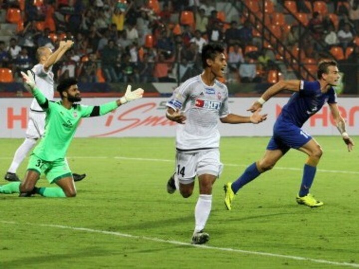 ISL 2016: FC Pune City score last-gasp goal to beat Mumbai City FC; keep semi-final hopes alive