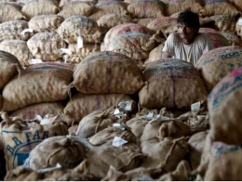Demonetisation: Farmers fear loss of crops and income after currency ban Demonetisation: Farmers fear loss of crops and income after currency ban