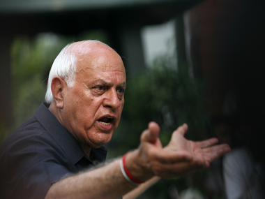 Kashmir unrest: Declare unilateral truce along Indo-Pak border during Ramzan, says Farooq Abdullah Kashmir unrest: Declare unilateral truce along Indo-Pak border during Ramzan, says Farooq Abdullah