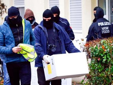 German police launched dawn raids on mosques, apartments and offices in ten German states on Tuesday, and the government banned a group it accused of trying to recruit fighters for Islamic State. Reuters