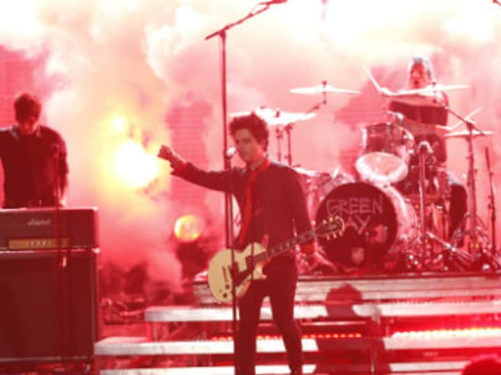 'No Trump, no KKK, no fascist USA': Green Day slams US President-elect