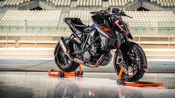 EICMA 2016: 2017 KTM 1290 Super Duke R showcased