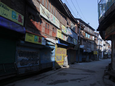 Kashmir: Curfew imposed in parts of Srinagar ahead of separatists' protest march Kashmir: Curfew imposed in parts of Srinagar ahead of separatists' protest march