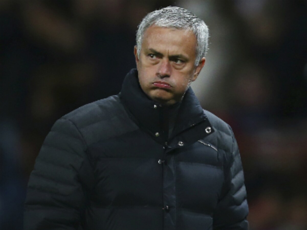 Manchester United comment: Jose Mourinho's team can only succeed without  Wayne Rooney