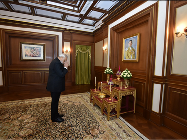 PM Modi makes a brief visit to Thailand to pay respects to late King Bhumibol Adulyadej PM Modi makes a brief visit to Thailand to pay respects to late King Bhumibol Adulyadej
