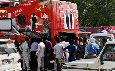 UP Assembly Election 2017: Samajwadi Party's rath yatra signals unity in the Yadav clan