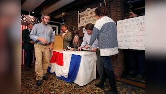 US election 2016: Tiny town of Dixville Notch casts first votes and the results are in