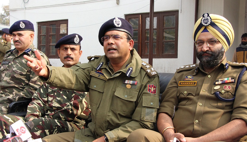 Sopore: LeT militant Umar Khaliq Mir surrenders to Kashmir police after persuaded by father Sopore: LeT militant Umar Khaliq Mir surrenders to Kashmir police after persuaded by father