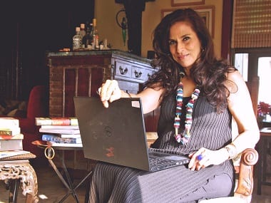 Shobhaa De tweets a pun to the Mumbai Police, they respond with a stern message