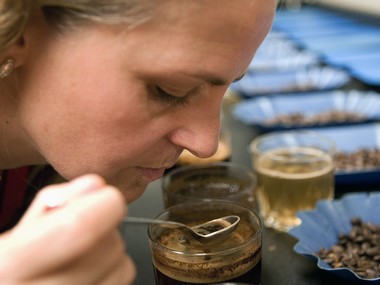 New smell test may help identify people at risk of getting Alzheimer's disease New smell test may help identify people at risk of getting Alzheimer's disease