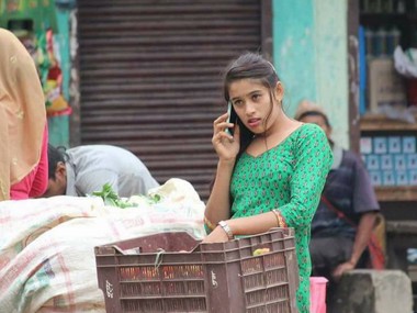 After Paksitani chaiwallah, this beautiful Nepali tarkariwali takes the Internet by storm After Paksitani chaiwallah, this beautiful Nepali tarkariwali takes the Internet by storm