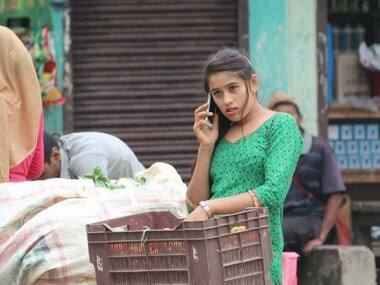 After Paksitani chaiwallah, this beautiful Nepali tarkariwali takes the Internet by storm