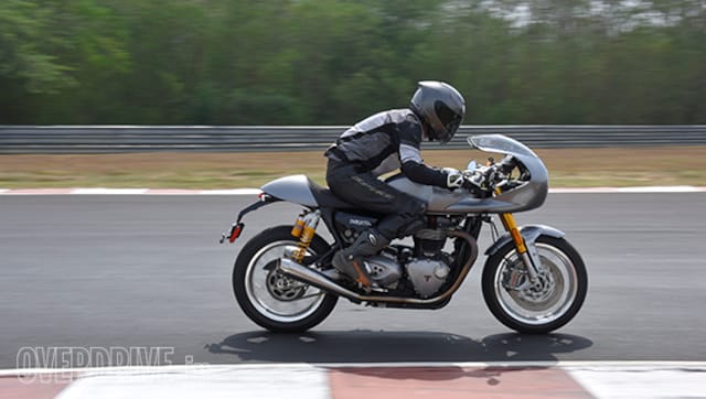 Triumph Thruxton R first ride review on a racetrack Triumph Thruxton R first ride review on a racetrack