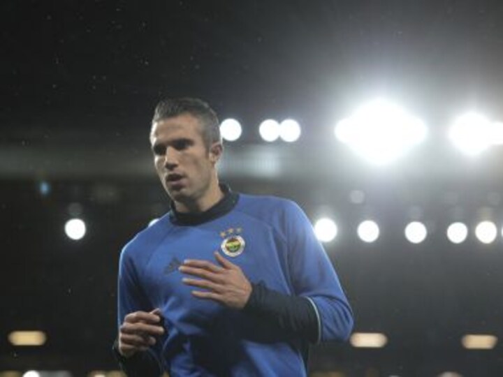 Robin van Persie allays eye injury fears after collision with Akhisar player