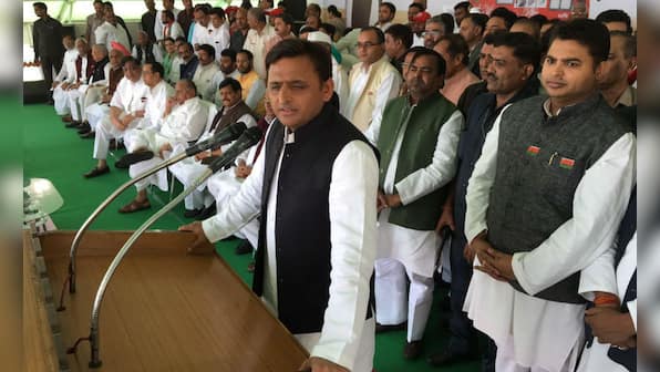 Akhilesh Yadav's rath yatra: Mulayam Singh flags off rally with Shivpal in show of unity