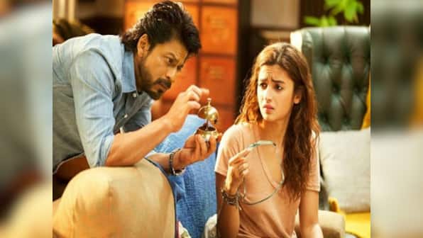 Dear Zindagi review: Shah Rukh Khan hops on the 'gyan' bandwagon yet charms with his presence