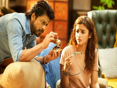 Dear Zindagi review: Shah Rukh Khan hops on the 'gyan' bandwagon yet charms with his presence Dear Zindagi review: Shah Rukh Khan hops on the 'gyan' bandwagon yet charms with his presence