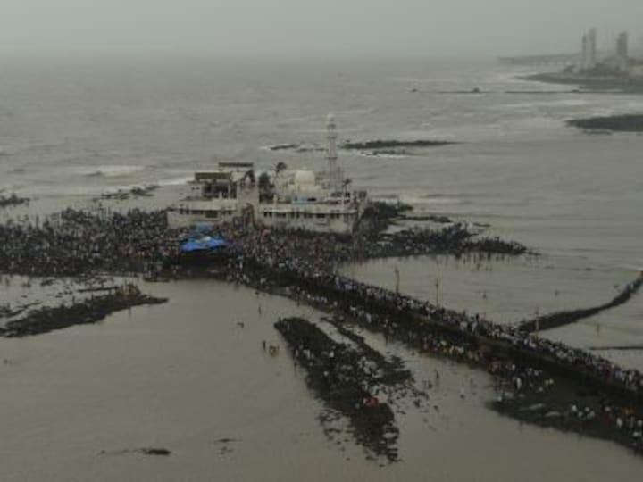 Women activists to re-enter Haji Ali dargah after five years, say 'it will be routine now'